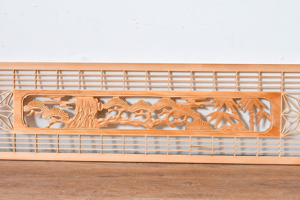 ヴィンテージ建具　昭和後期　松竹梅の彫刻と麻の葉文様が入った組子欄間2枚セット　(R-085088)