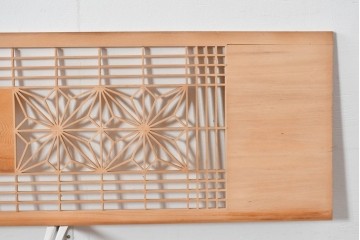 ヴィンテージ建具　昭和後期　松竹梅の彫刻と麻の葉文様が入った組子欄間2枚セット　(R-085088)