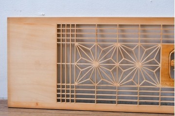 ヴィンテージ建具　昭和後期　松竹梅の彫刻と麻の葉文様が入った組子欄間2枚セット　(R-085088)