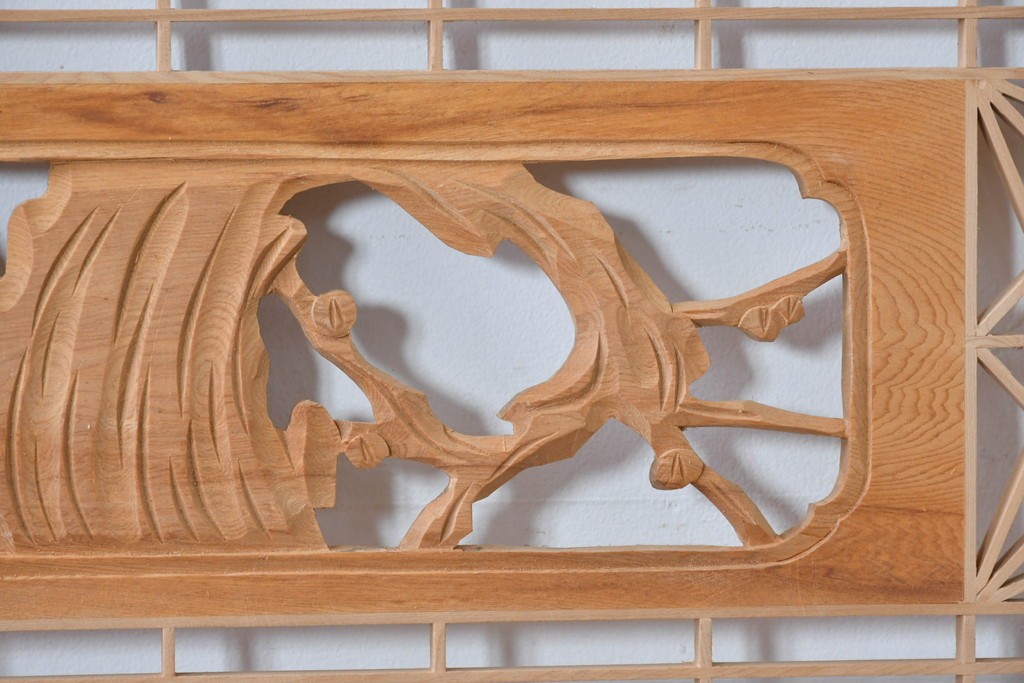 ヴィンテージ建具　昭和後期　松竹梅の彫刻と麻の葉文様が入った組子欄間2枚セット　(R-085088)