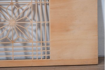 ヴィンテージ建具　昭和後期　松竹梅の彫刻と麻の葉文様が入った組子欄間2枚セット　(R-085088)