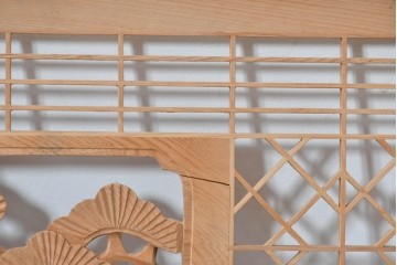 ヴィンテージ建具　昭和後期　松に鶴の彫刻が入った組子欄間2枚セット　(R-085089)