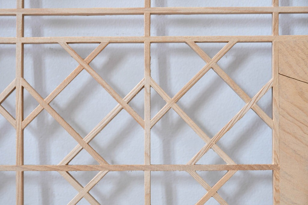 ヴィンテージ建具　昭和後期　松に鶴の彫刻が入った組子欄間2枚セット　(R-085089)