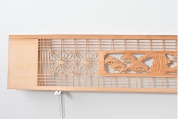 ヴィンテージ建具　昭和後期　松に鶴の彫刻と麻の葉文様が入った組子欄間2枚セット　(R-085090)