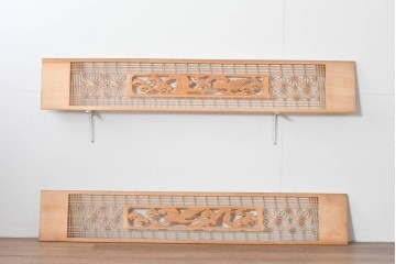 ヴィンテージ建具　昭和後期　松に鶴の彫刻と麻の葉文様が入った組子欄間2枚セット　(R-085090)