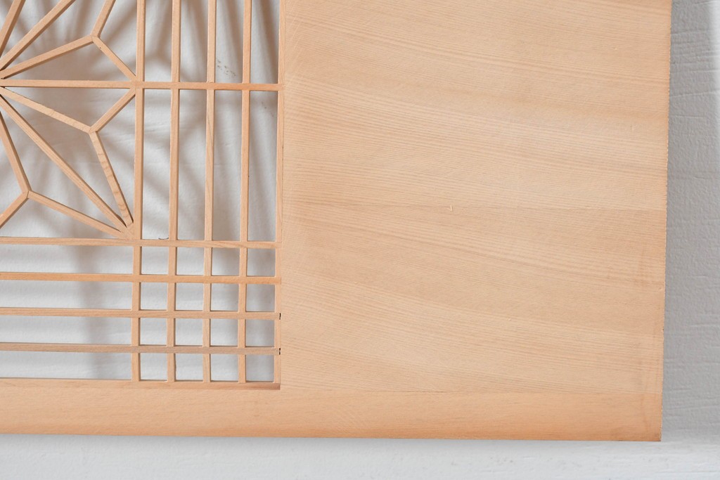 ヴィンテージ建具　昭和後期　松に鶴の彫刻と麻の葉文様が入った組子欄間2枚セット　(R-085090)