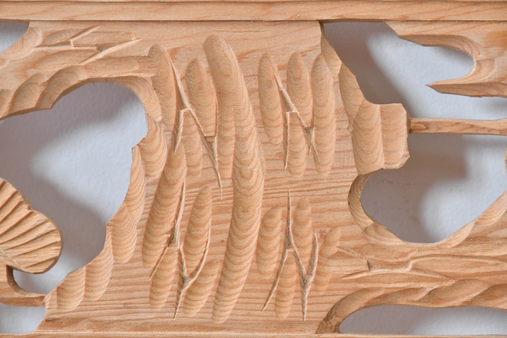 ヴィンテージ建具　昭和後期　松に鶴の彫刻と麻の葉文様が入った組子欄間2枚セット　(R-085090)