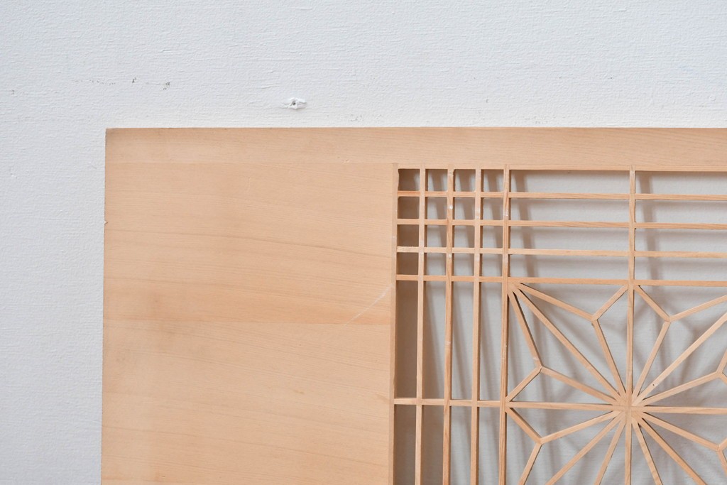 ヴィンテージ建具　昭和後期　松に鶴の彫刻と麻の葉文様が入った組子欄間2枚セット　(R-085090)