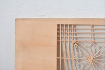 ヴィンテージ建具　昭和後期　松に鶴の彫刻と麻の葉文様が入った組子欄間2枚セット　(R-085090)