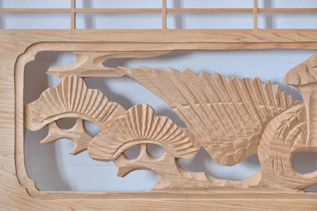 ヴィンテージ建具　昭和後期　松に鶴の彫刻と麻の葉文様が入った組子欄間2枚セット　(R-085090)