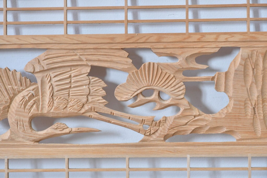 ヴィンテージ建具　昭和後期　松に鶴の彫刻と麻の葉文様が入った組子欄間2枚セット　(R-085090)