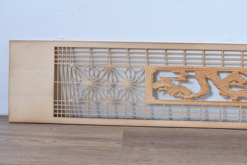 ヴィンテージ建具　昭和後期　松に鶴の彫刻と麻の葉文様が入った組子欄間2枚セット　(R-085090)