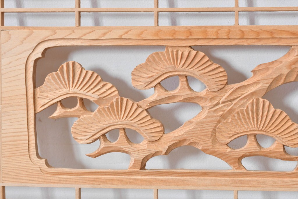 ヴィンテージ建具　昭和後期　松に鶴の彫刻と麻の葉文様が入った組子欄間2枚セット　(R-085090)