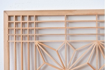 ヴィンテージ建具　昭和後期　彫刻入り　組子細工と松竹図の彫刻が味わい深い欄間2枚セット　(R-085091)