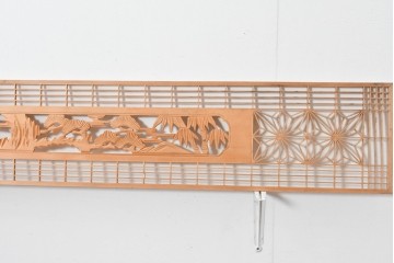 ヴィンテージ建具　昭和後期　松竹梅図の彫刻意匠が映える組子細工の欄間2枚セット　(R-085092)