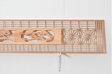 ヴィンテージ建具　昭和後期　松竹梅図の彫刻意匠が映える組子細工の欄間2枚セット　(R-085092)