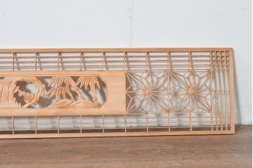 ヴィンテージ建具　昭和後期　松竹梅図の彫刻意匠が映える組子細工の欄間2枚セット　(R-085092)