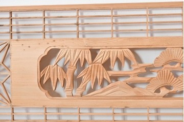 ヴィンテージ建具　昭和後期　松竹梅図の彫刻意匠が映える組子細工の欄間2枚セット　(R-085092)