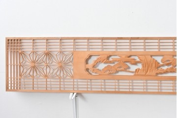 ヴィンテージ建具　昭和後期　松竹梅図の彫刻意匠が映える組子細工の欄間2枚セット　(R-085092)