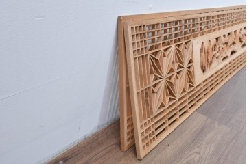 ヴィンテージ建具　昭和後期　松竹梅図の彫刻意匠が映える組子細工の欄間2枚セット　(R-085092)