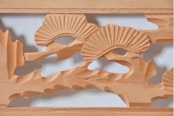 ヴィンテージ建具　昭和後期　松竹梅図の彫刻意匠が映える組子細工の欄間2枚セット　(R-085092)