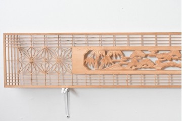 ヴィンテージ建具　昭和後期　松竹梅図の彫刻意匠が映える組子細工の欄間2枚セット　(R-085092)