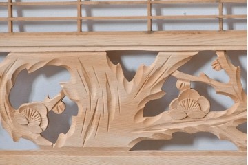 ヴィンテージ建具　昭和後期　松竹梅図の彫刻意匠が映える組子細工の欄間2枚セット　(R-085092)