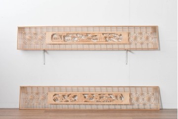 ヴィンテージ建具　昭和後期　彫刻入り　松竹梅図の意匠と組子細工が調和する欄間2枚セット　(R-085093)
