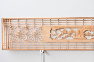 ヴィンテージ建具　昭和後期　彫刻入り　松竹梅図の意匠と組子細工が調和する欄間2枚セット　(R-085093)