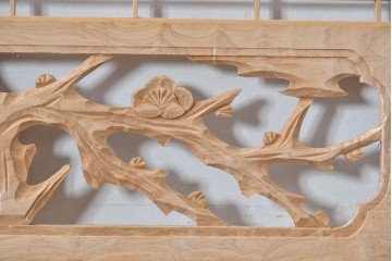 ヴィンテージ建具　昭和後期　彫刻入り　松竹梅図の意匠と組子細工が調和する欄間2枚セット　(R-085093)