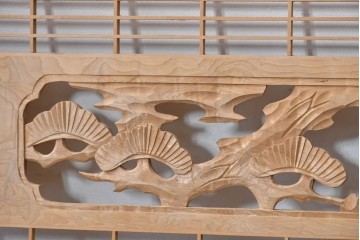 ヴィンテージ建具　昭和後期　彫刻入り　松竹梅図の意匠と組子細工が調和する欄間2枚セット　(R-085093)