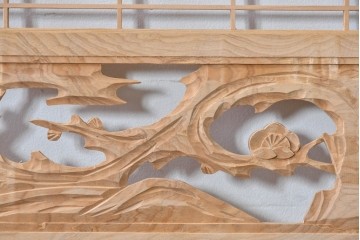 ヴィンテージ建具　昭和後期　彫刻入り　松竹梅図の意匠と組子細工が調和する欄間2枚セット　(R-085093)