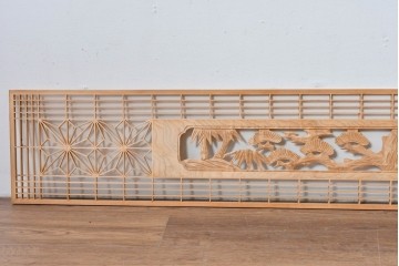 ヴィンテージ建具　昭和後期　彫刻入り　松竹梅図の意匠と組子細工が調和する欄間2枚セット　(R-085093)