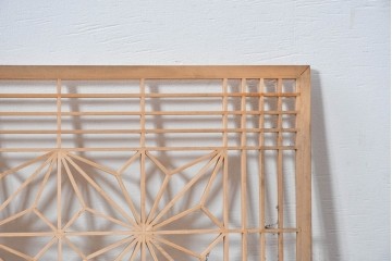 ヴィンテージ建具　昭和後期　彫刻入り　松竹梅図の意匠と組子細工が調和する欄間2枚セット　(R-085093)