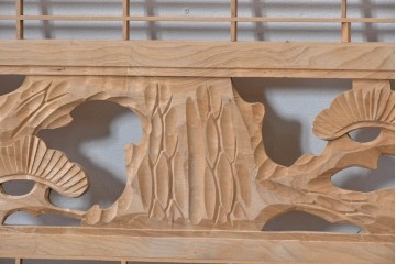 ヴィンテージ建具　昭和後期　彫刻入り　松竹梅図の意匠と組子細工が調和する欄間2枚セット　(R-085093)