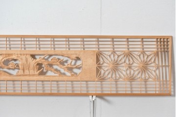 ヴィンテージ建具　昭和後期　彫刻入り　松竹梅図の意匠と組子細工が調和する欄間2枚セット　(R-085093)