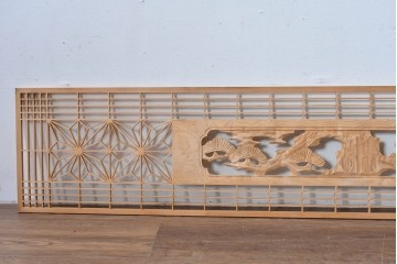 ヴィンテージ建具　昭和後期　彫刻入り　松竹梅図の意匠と組子細工が調和する欄間2枚セット　(R-085093)
