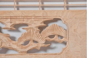 ヴィンテージ建具　昭和後期　彫刻入り　松竹梅図の意匠と組子細工が調和する欄間2枚セット　(R-085093)