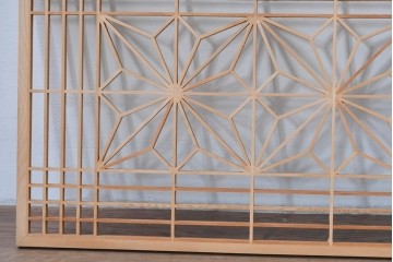 ヴィンテージ建具　昭和後期　彫刻入り　松竹梅図の意匠が際立つ組子細工の欄間2枚セット　(R-085094)