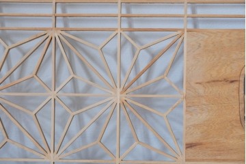 ヴィンテージ建具　昭和後期　彫刻入り　松竹梅図の意匠が際立つ組子細工の欄間2枚セット　(R-085094)