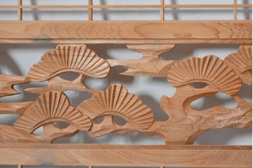 ヴィンテージ建具　昭和後期　彫刻入り　松竹梅図の意匠が際立つ組子細工の欄間2枚セット　(R-085094)