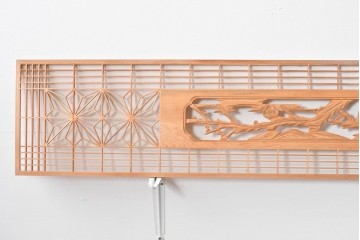 ヴィンテージ建具　昭和後期　彫刻入り　松竹梅図の意匠が際立つ組子細工の欄間2枚セット　(R-085094)