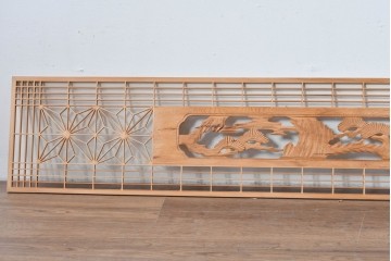 ヴィンテージ建具　昭和後期　彫刻入り　松竹梅図の意匠が際立つ組子細工の欄間2枚セット　(R-085094)