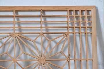 ヴィンテージ建具　昭和後期　彫刻入り　松竹梅図の意匠が際立つ組子細工の欄間2枚セット　(R-085094)