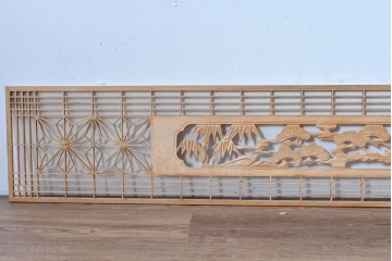 ヴィンテージ建具　昭和後期　松竹梅図の彫刻をあしらった組子欄間2枚セット　(R-085095)