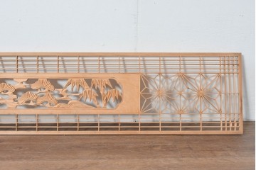 ヴィンテージ建具　昭和後期　松竹梅図の彫刻をあしらった組子欄間2枚セット　(R-085095)