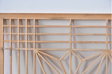 ヴィンテージ建具　昭和後期　彫刻入り　端整な組子に松竹梅を刻んだ欄間2枚セット　(R-085096)