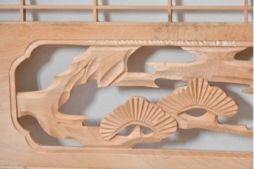 ヴィンテージ建具　昭和後期　彫刻入り　端整な組子に松竹梅を刻んだ欄間2枚セット　(R-085096)