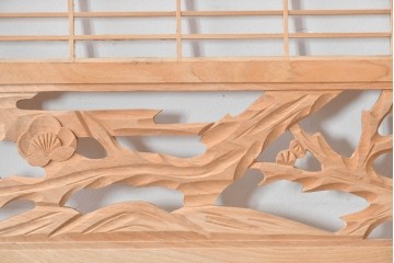 ヴィンテージ建具　昭和後期　彫刻入り　端整な組子に松竹梅を刻んだ欄間2枚セット　(R-085096)