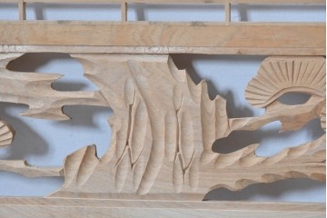 ヴィンテージ建具　昭和後期　彫刻入り　端整な組子に松竹梅を刻んだ欄間2枚セット　(R-085096)